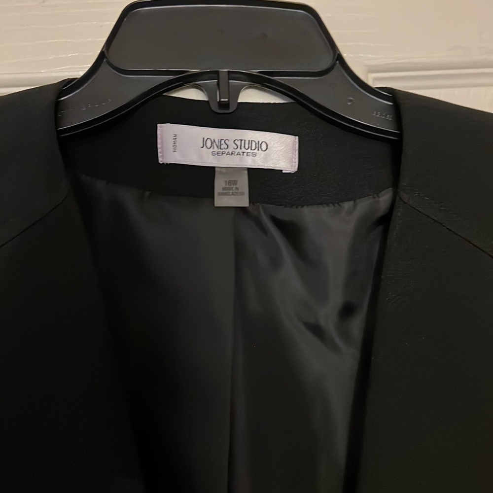 Jones Studio 16w, black in color like new